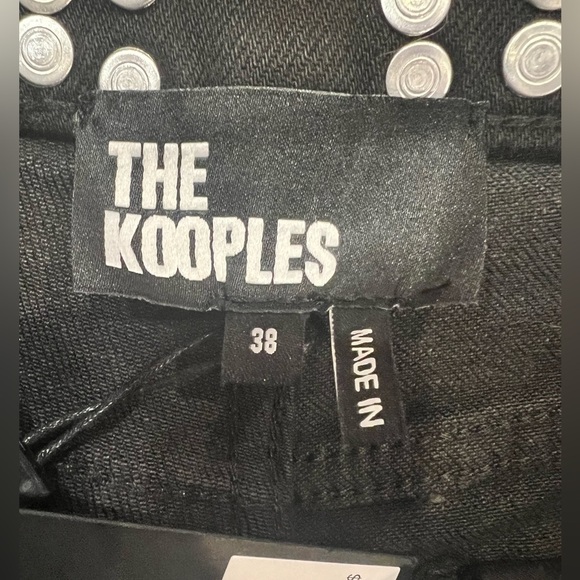 THE KOOPLES Black slim jeans with studs
and stars Size 38 FR/ 6 US NWT - Picture 9 of 12